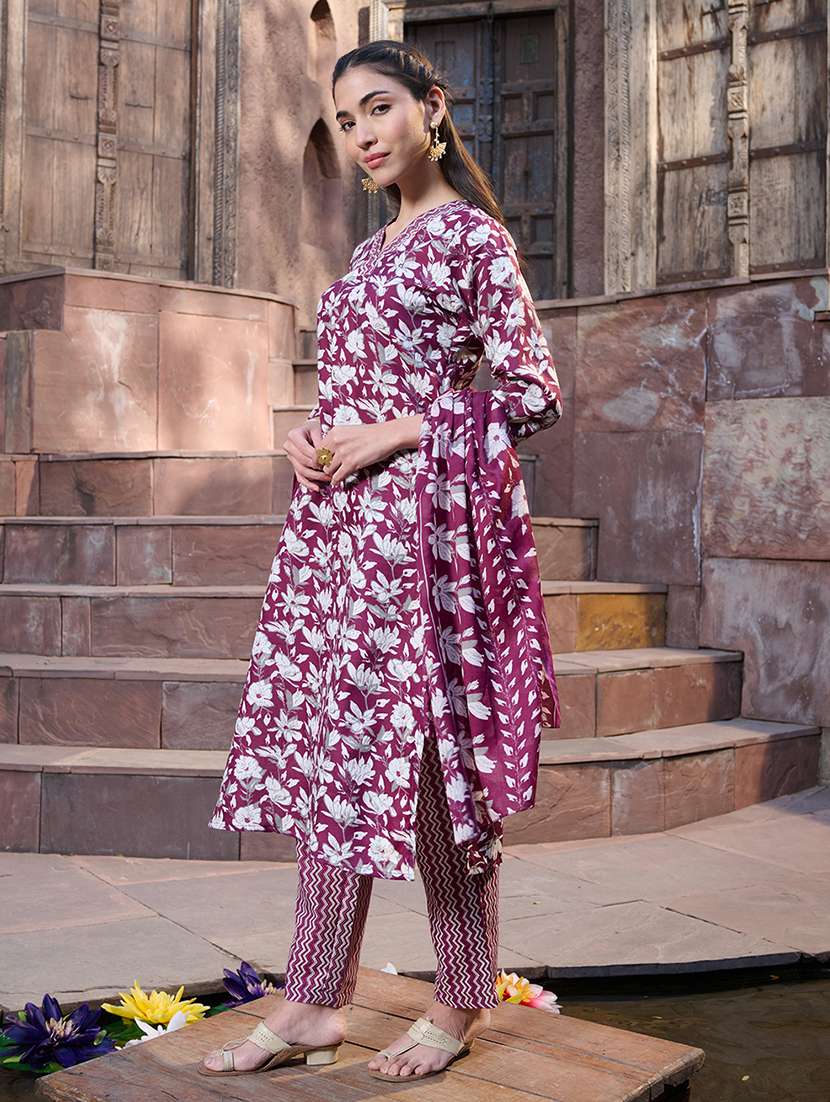 women printed three quarter sleeves kurta pant set with dupatta - 22514005 -  Standard Image - 2