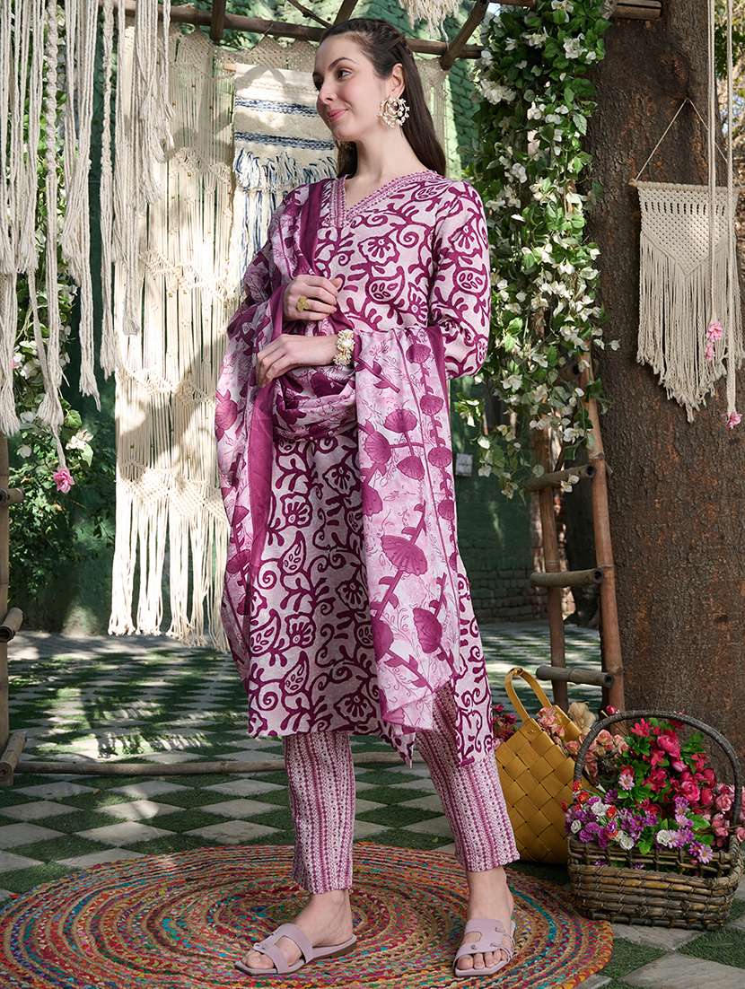 women printed three quarter sleeves kurta pant set with dupatta - 22514010 -  Standard Image - 2