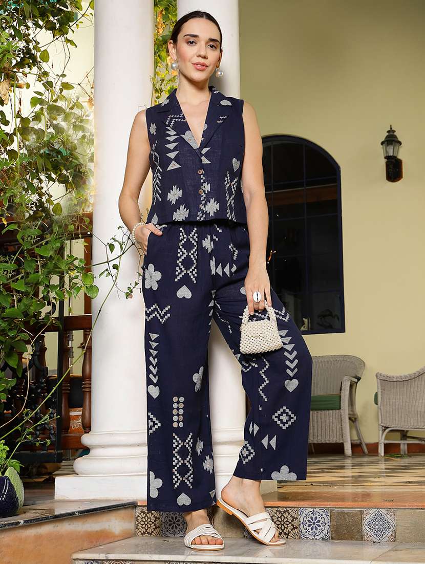 women printed sleeveless top and trouser co-ord set