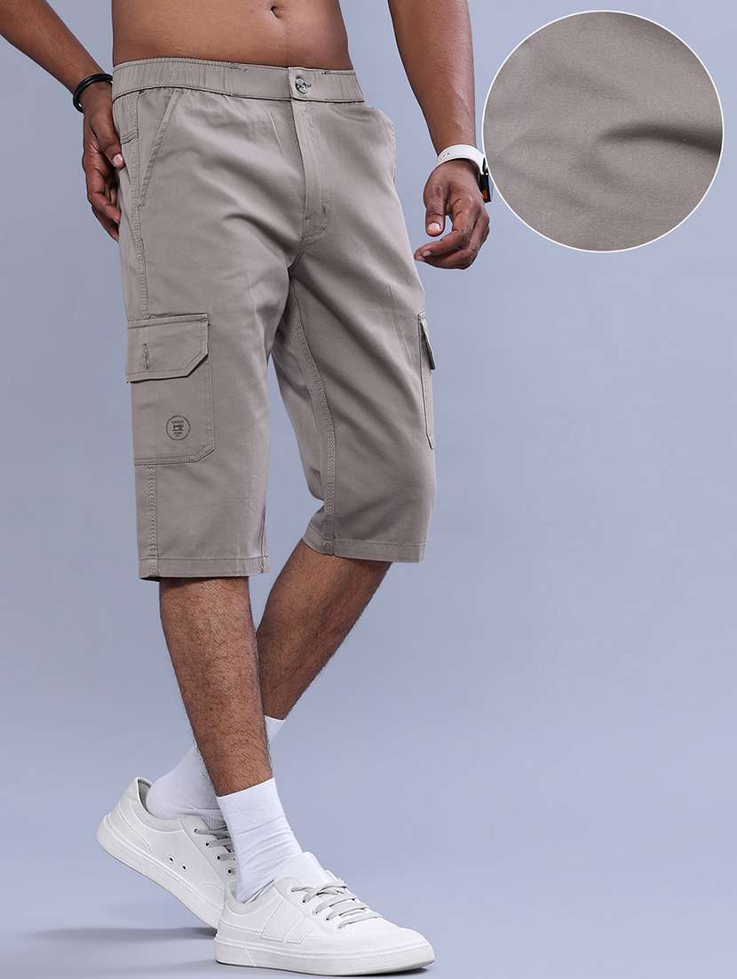 Men Solid Mid Rise Three Fourth Shorts - 22516134 -  Standard Image - 2