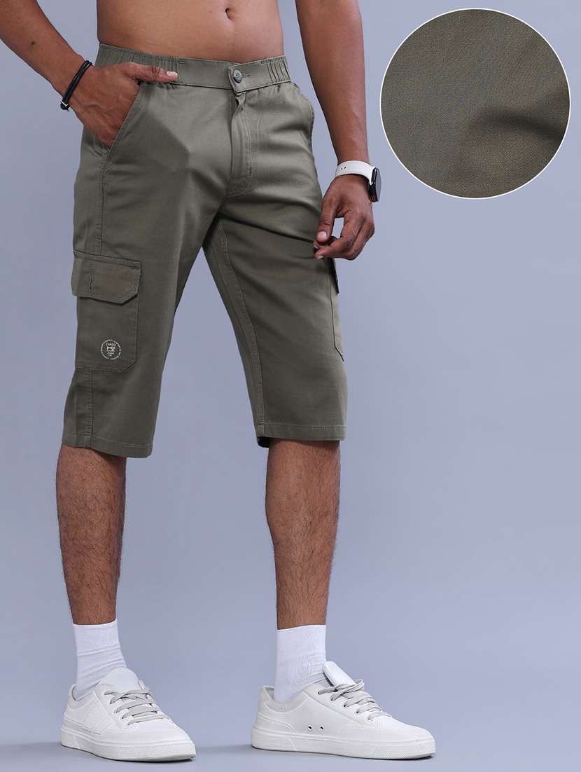 Men Solid Mid Rise Three Fourth Shorts - 22516220 -  Standard Image - 2