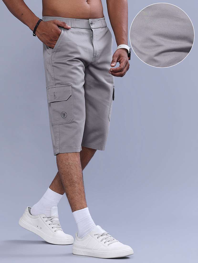 Men Solid Mid Rise Three Fourth Shorts - 22517130 -  Standard Image - 2