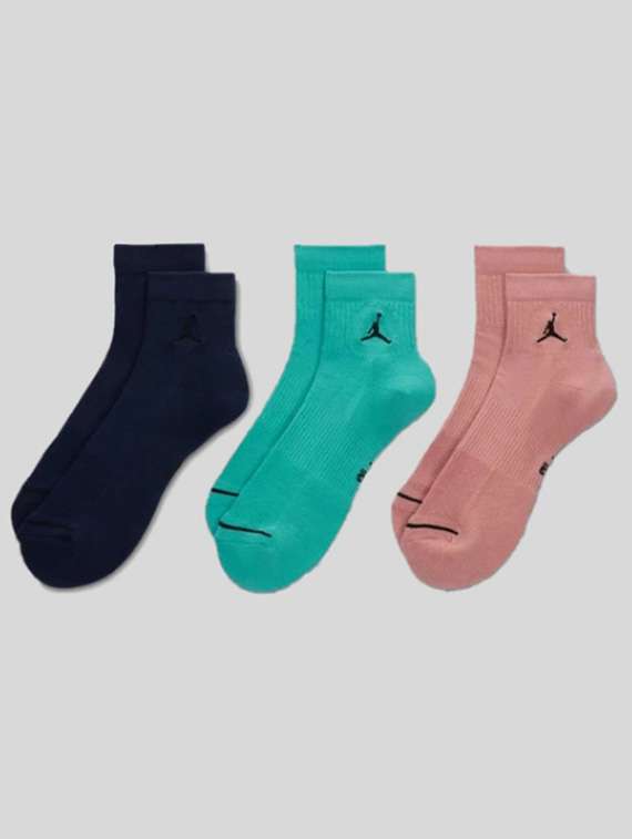 unisex pack of 3 solid socks - 22518239 -  Standard Image - 2
