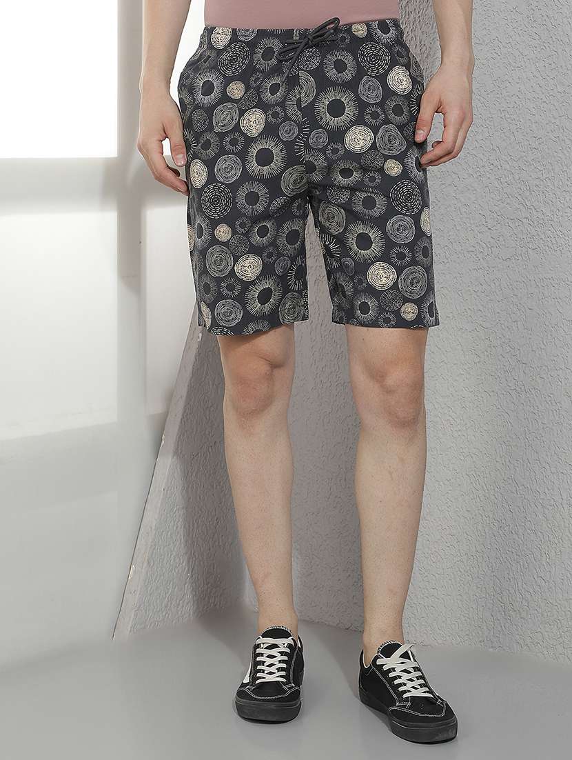 men printed mid rise regular shorts