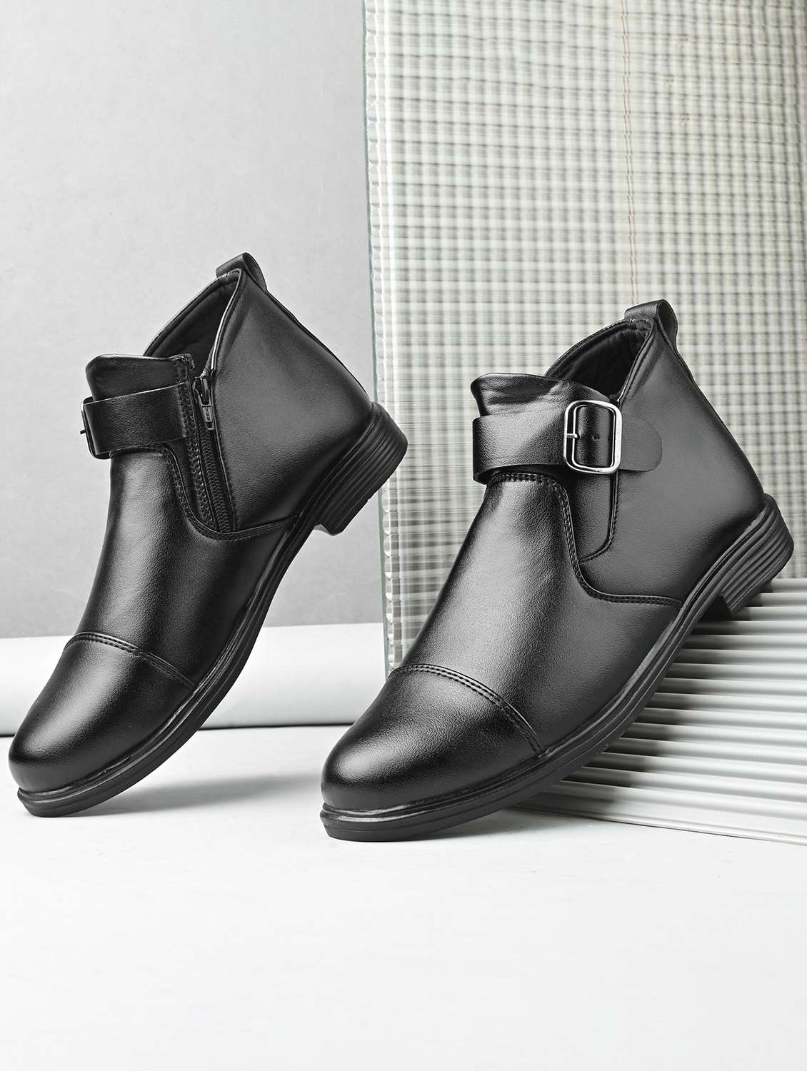 men black low ankle boot