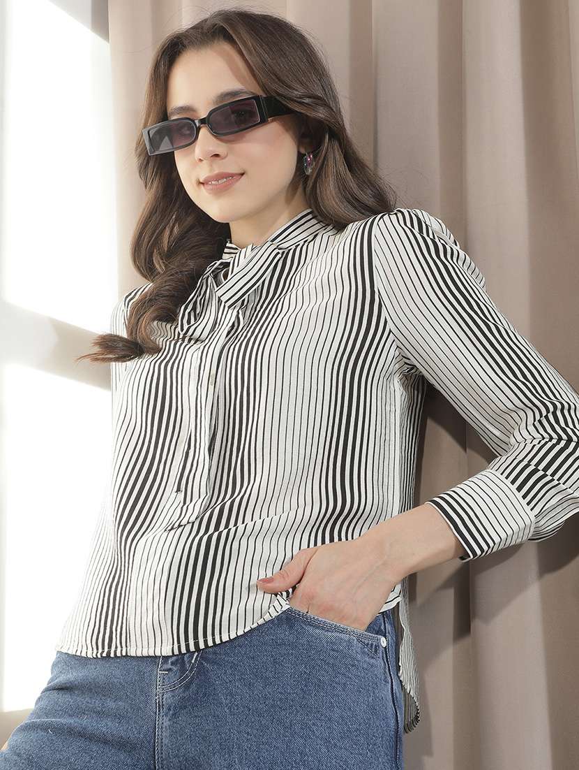 women printed tie up neck regular top