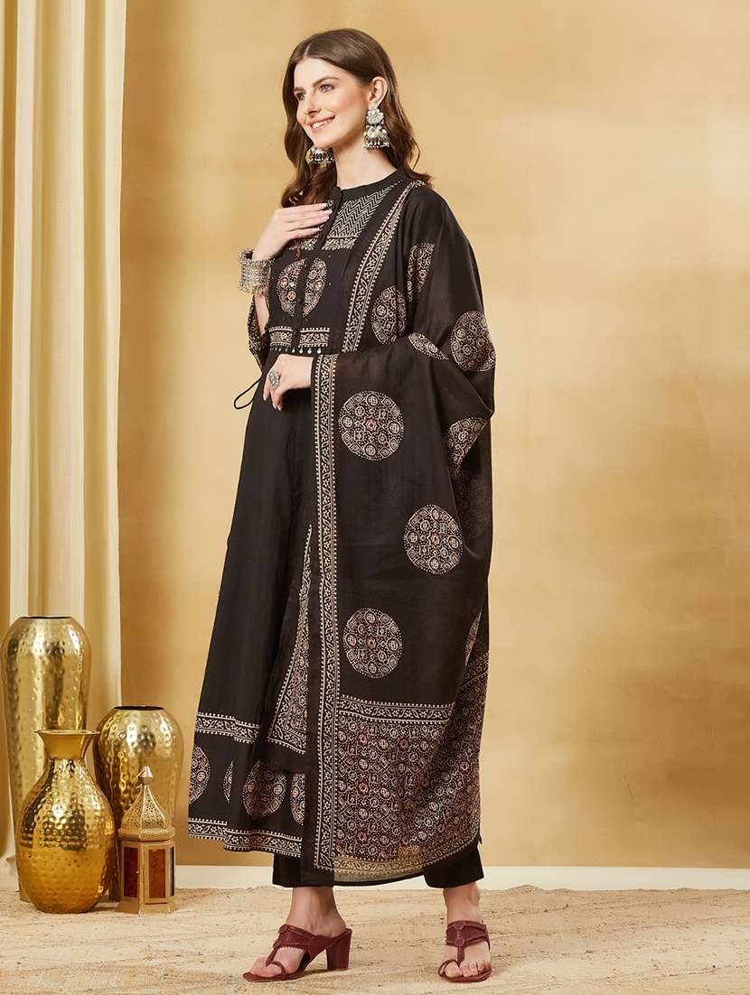 women printed three quarter sleeves kurta pant set with dupatta - 22521166 -  Standard Image - 2