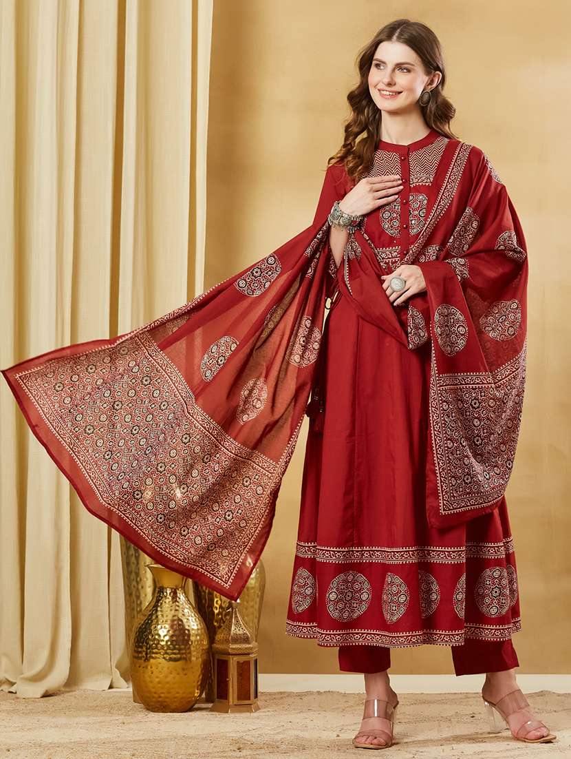 women printed three quarter sleeves kurta pant set with dupatta - 22521167 -  Standard Image - 2