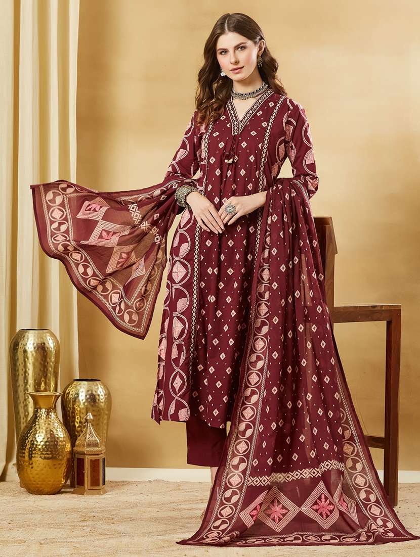 women printed three quarter sleeves kurta pant set with dupatta