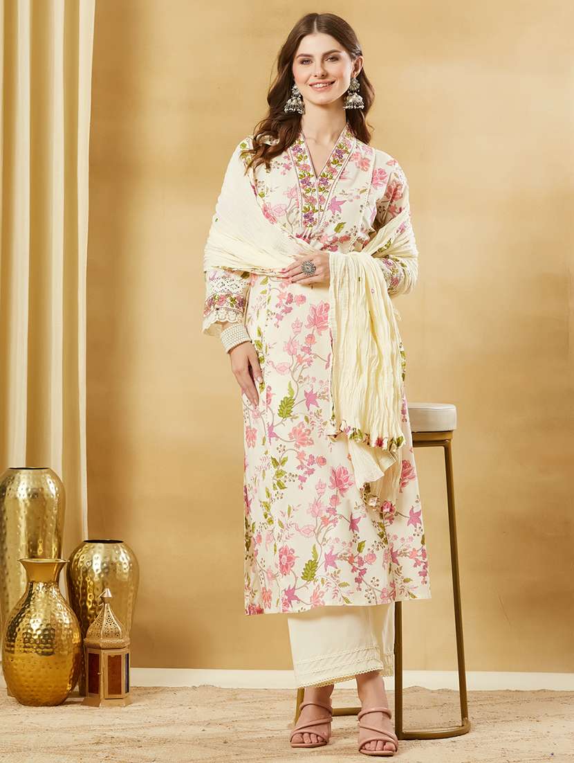 women printed three quarter sleeves kurta pant set with dupatta