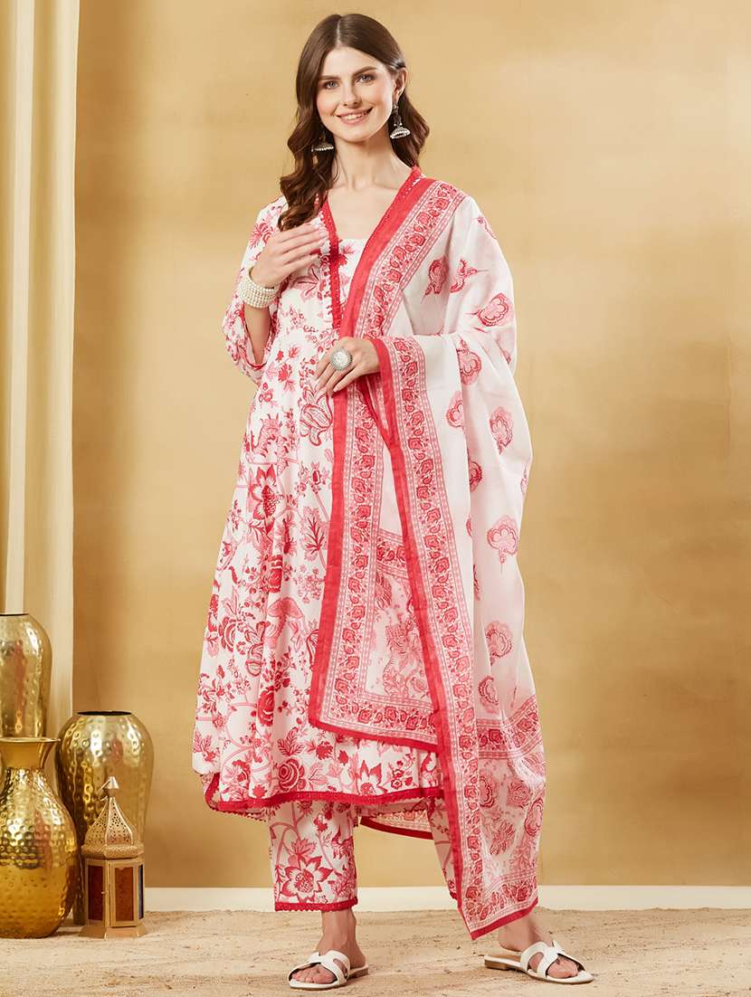 women printed three quarter sleeves kurta pant set with dupatta