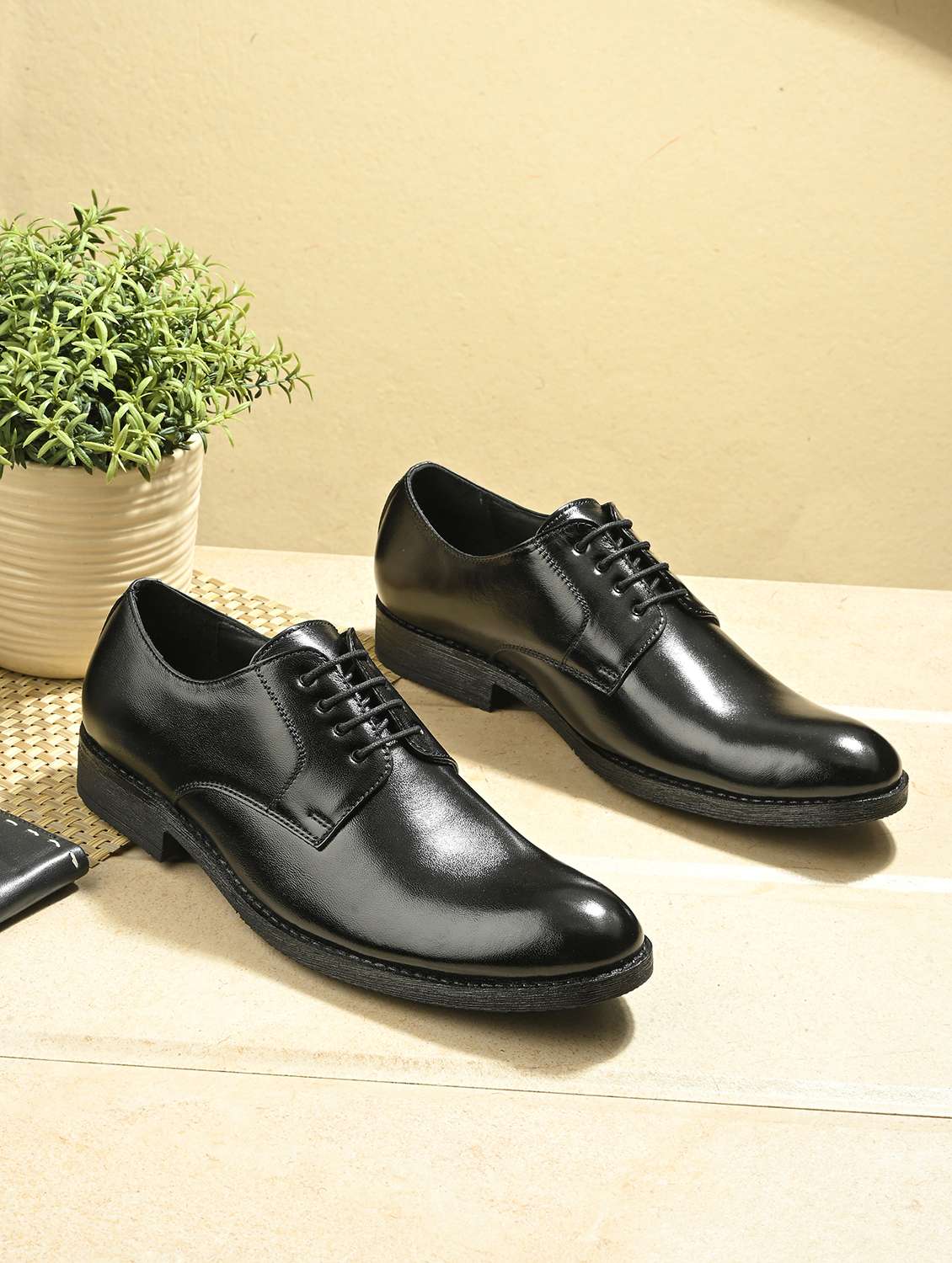 men black lace-up oxford