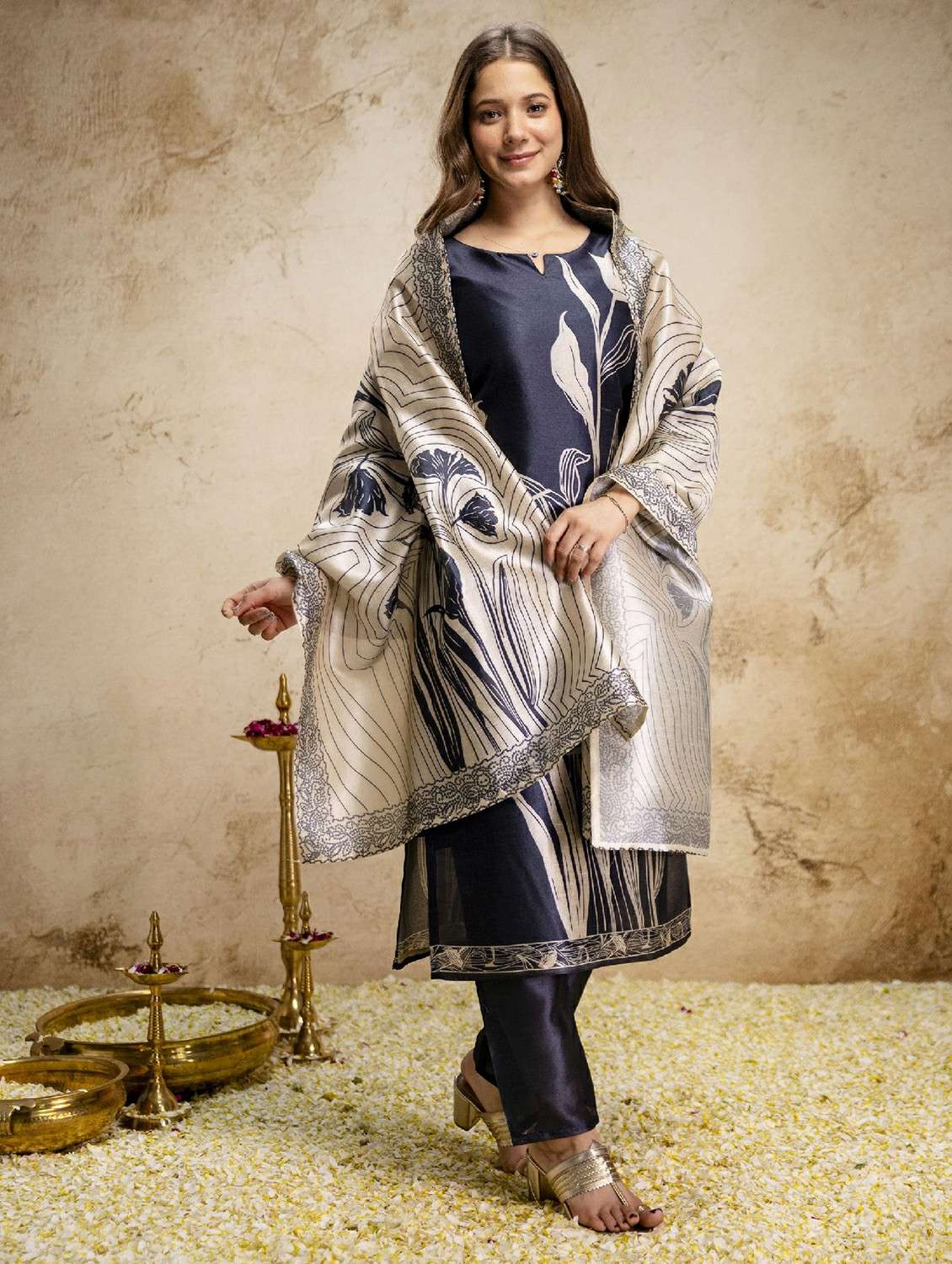 women printed three quarter sleeve kurta pant with dupatta set - 22524474 -  Standard Image - 2