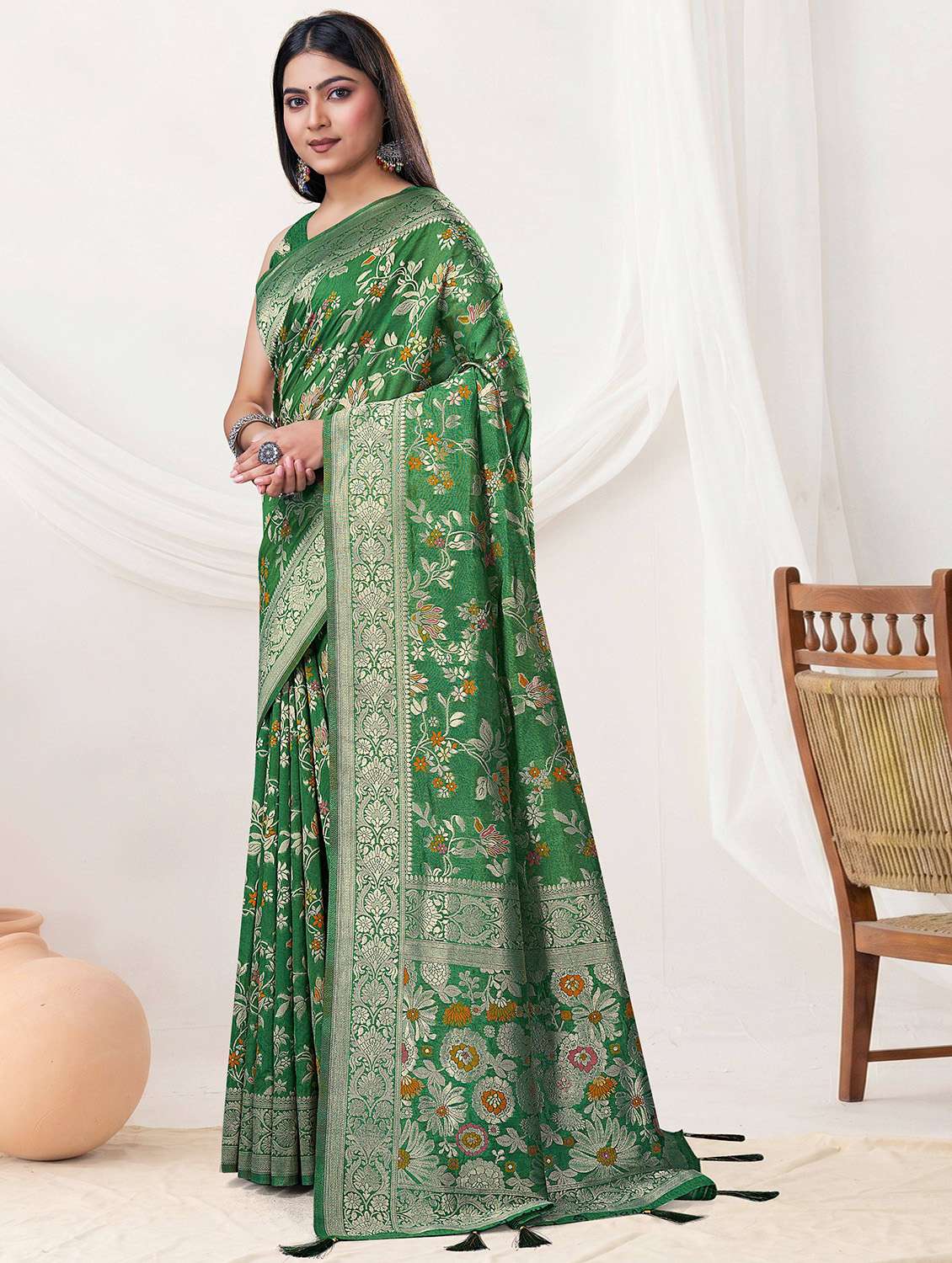 women self design banarasi saree with blouse - 22524501 -  Standard Image - 2