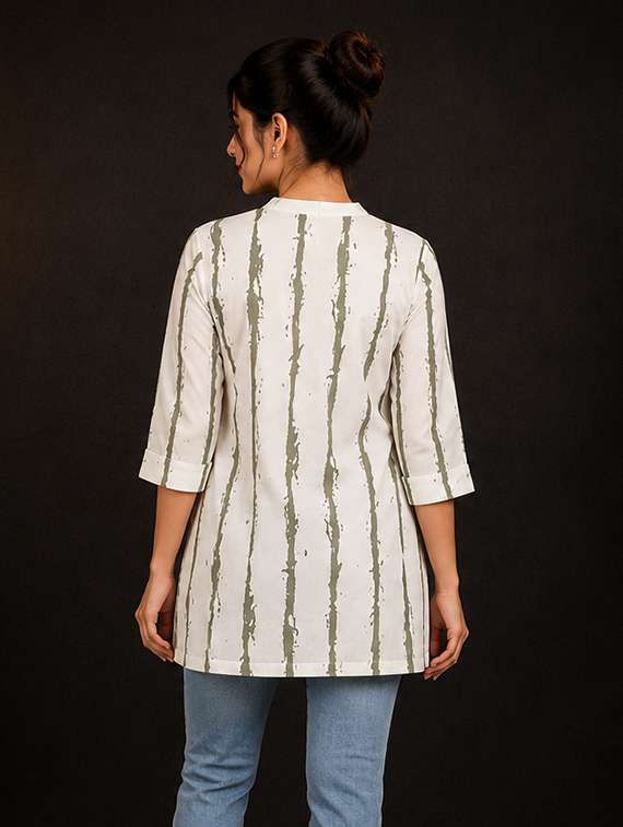 Women Printed Three Quarter Sleeve Straight Kurti - 22524544 -  Standard Image - 2