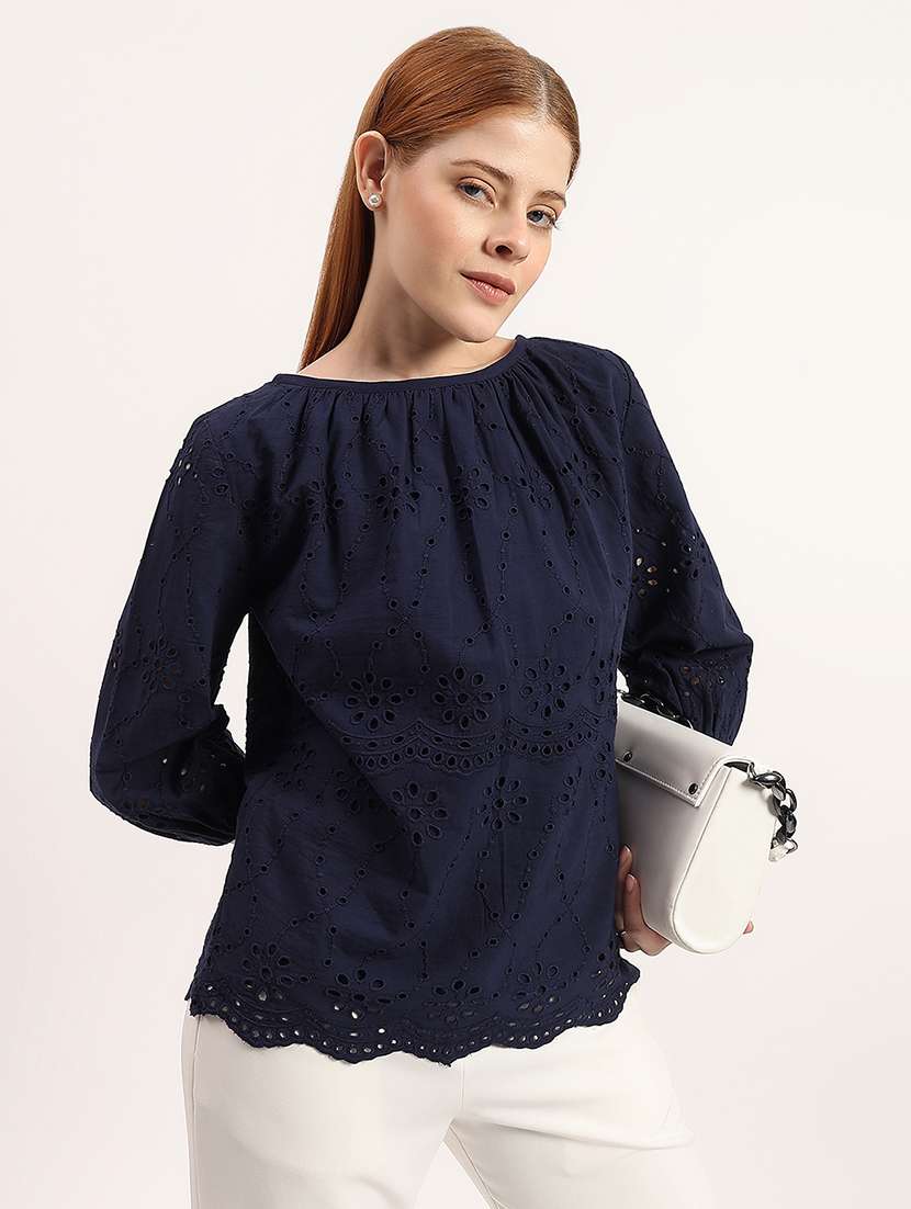 women self design round neck regular top
