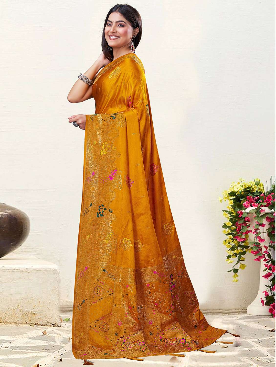 women self design banarasi saree with blouse - 22527167 -  Standard Image - 2