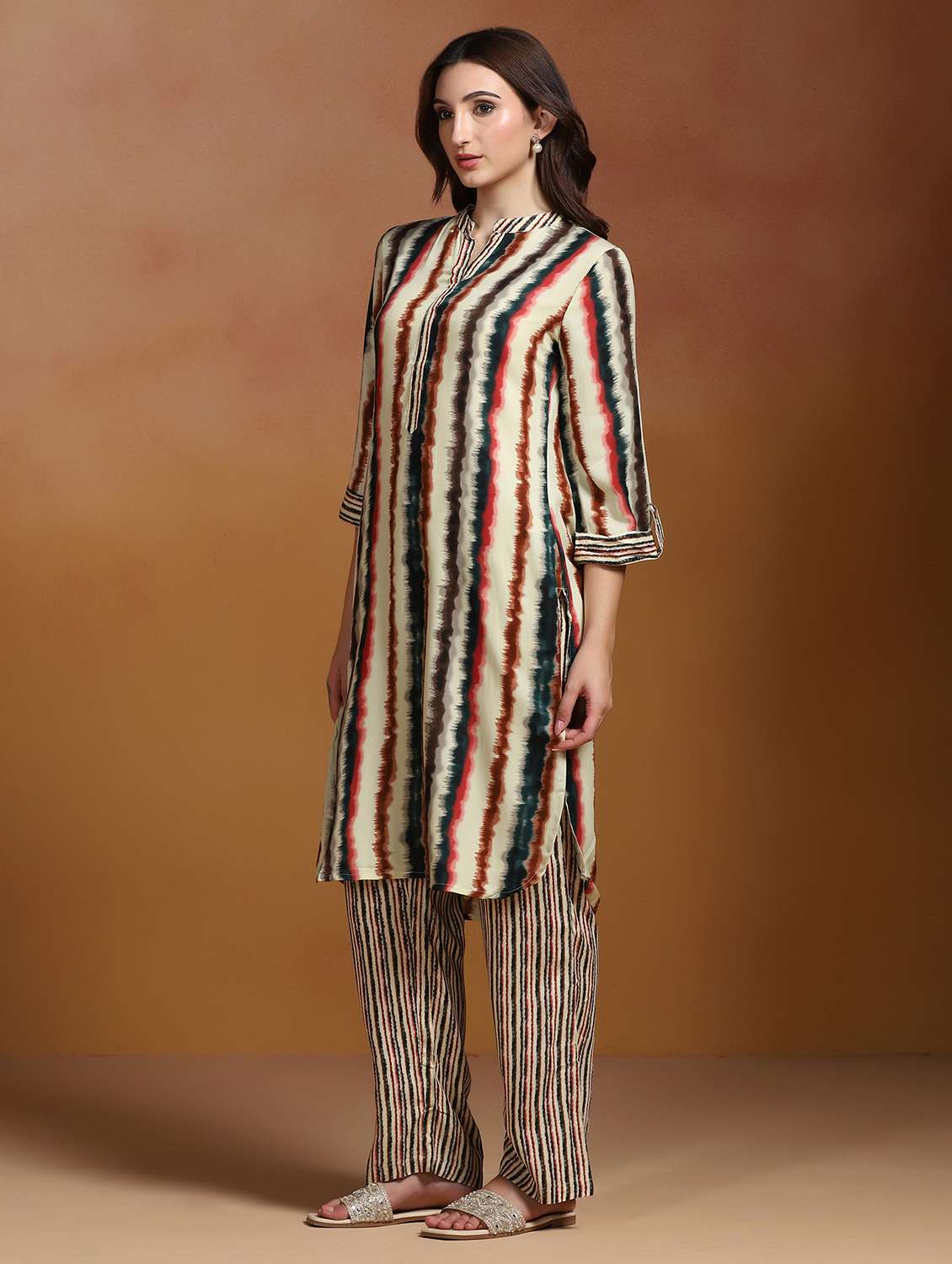 women printed three quarter sleeves kurta and pant set - 22527752 -  Standard Image - 2
