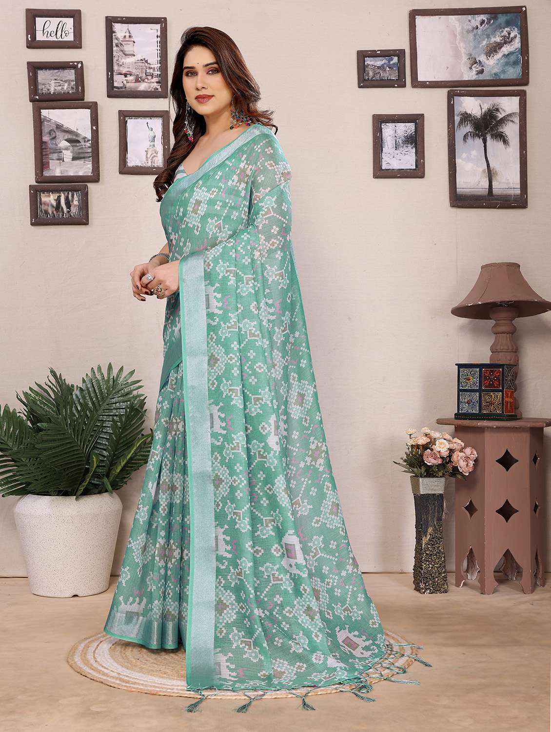 women printed casual wear saree with blouse - 22527908 -  Standard Image - 2