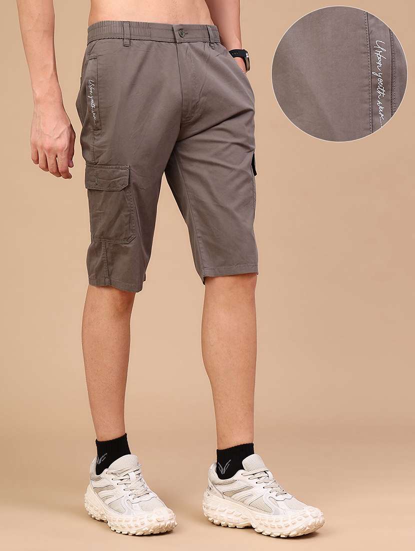 Men Solid Mid Rise Regular Fit Three-fourth Cargo Shorts - 22530050 -  Standard Image - 2