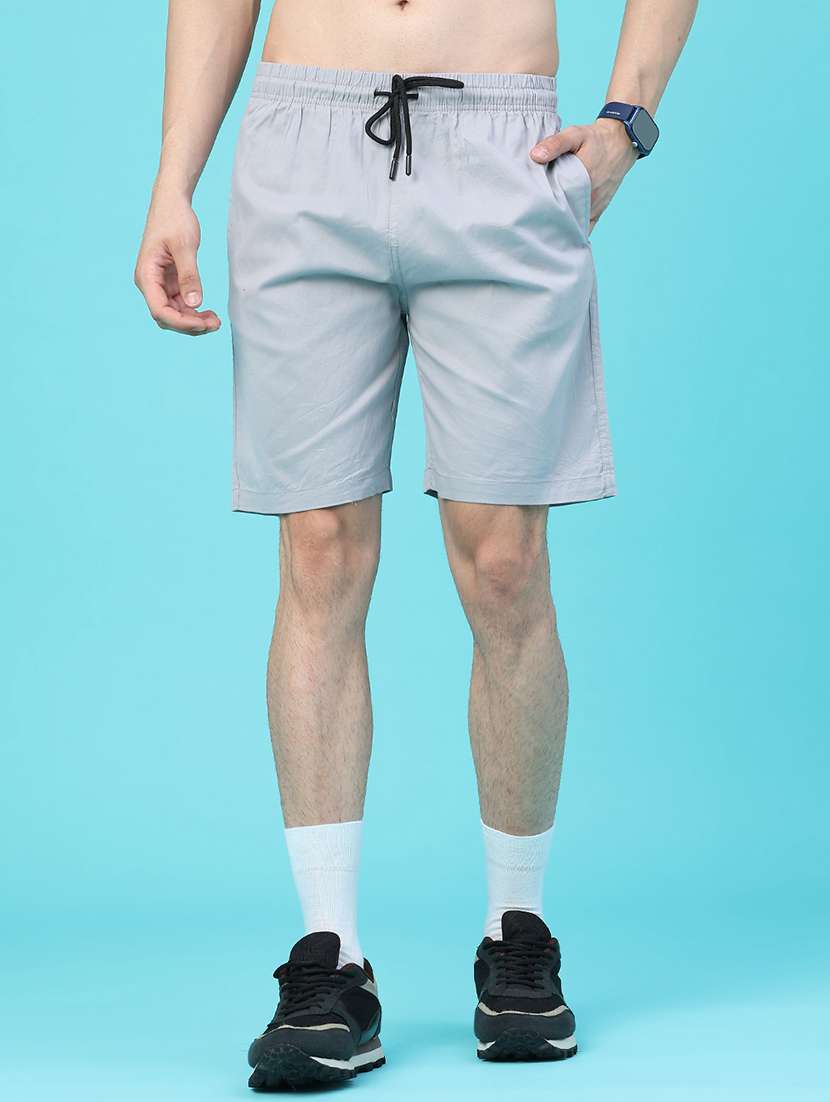 men solid mid rise regular fit shorts