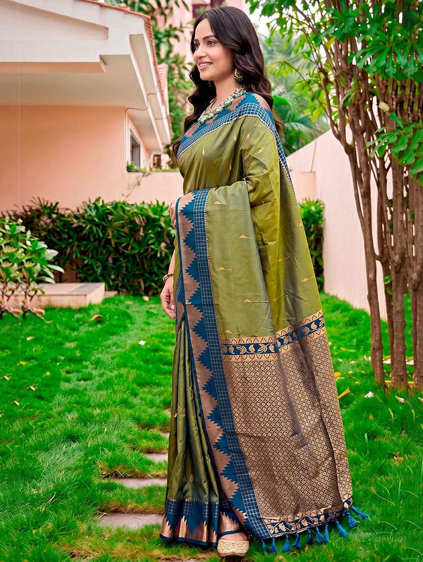 women self design bordered saree with blouse - 22539948 -  Standard Image - 2