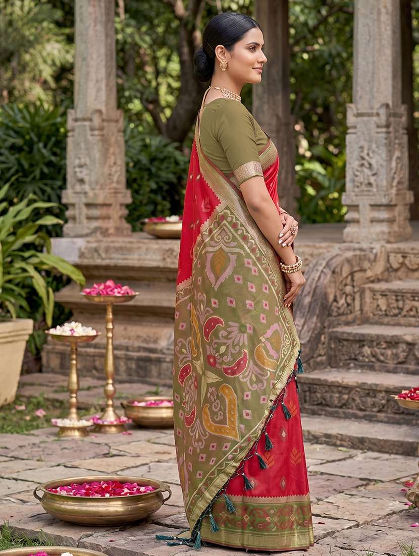 women self design pochampalli saree with blouse - 22540105 -  Standard Image - 2