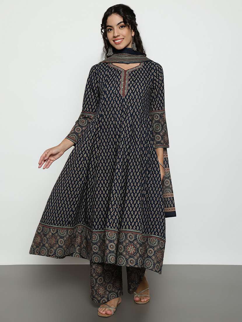 women printed three quarter sleeves kurta and palazzo set with dupatta