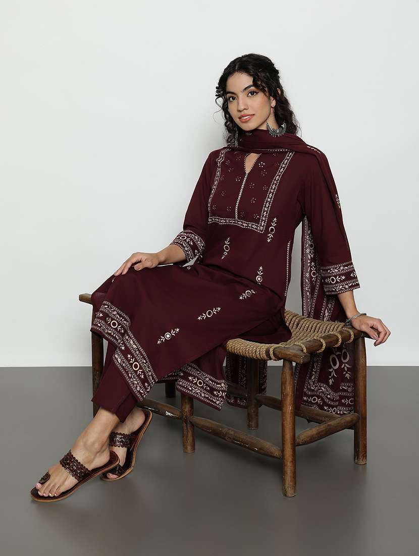 women printed three quarter sleeves kurta and pant set with dupatta