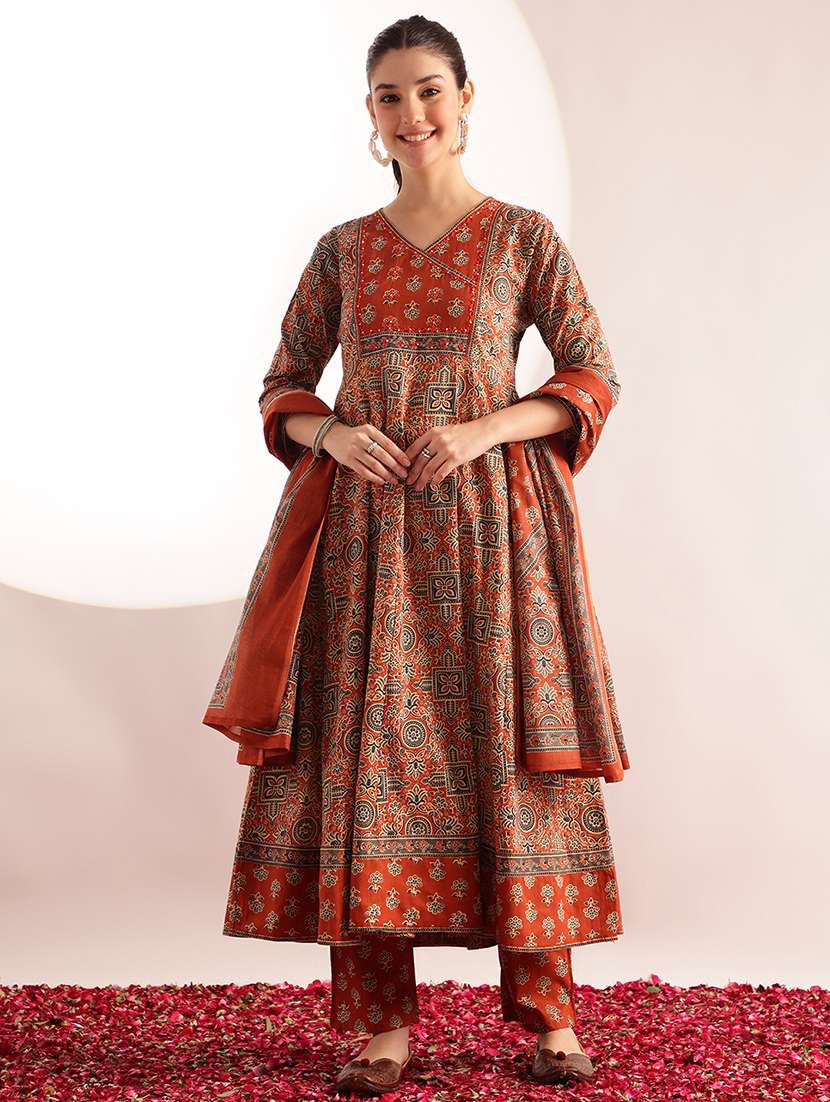 women printed three quarter sleeves kurta pant set with dupatta - 22540265 -  Standard Image - 2