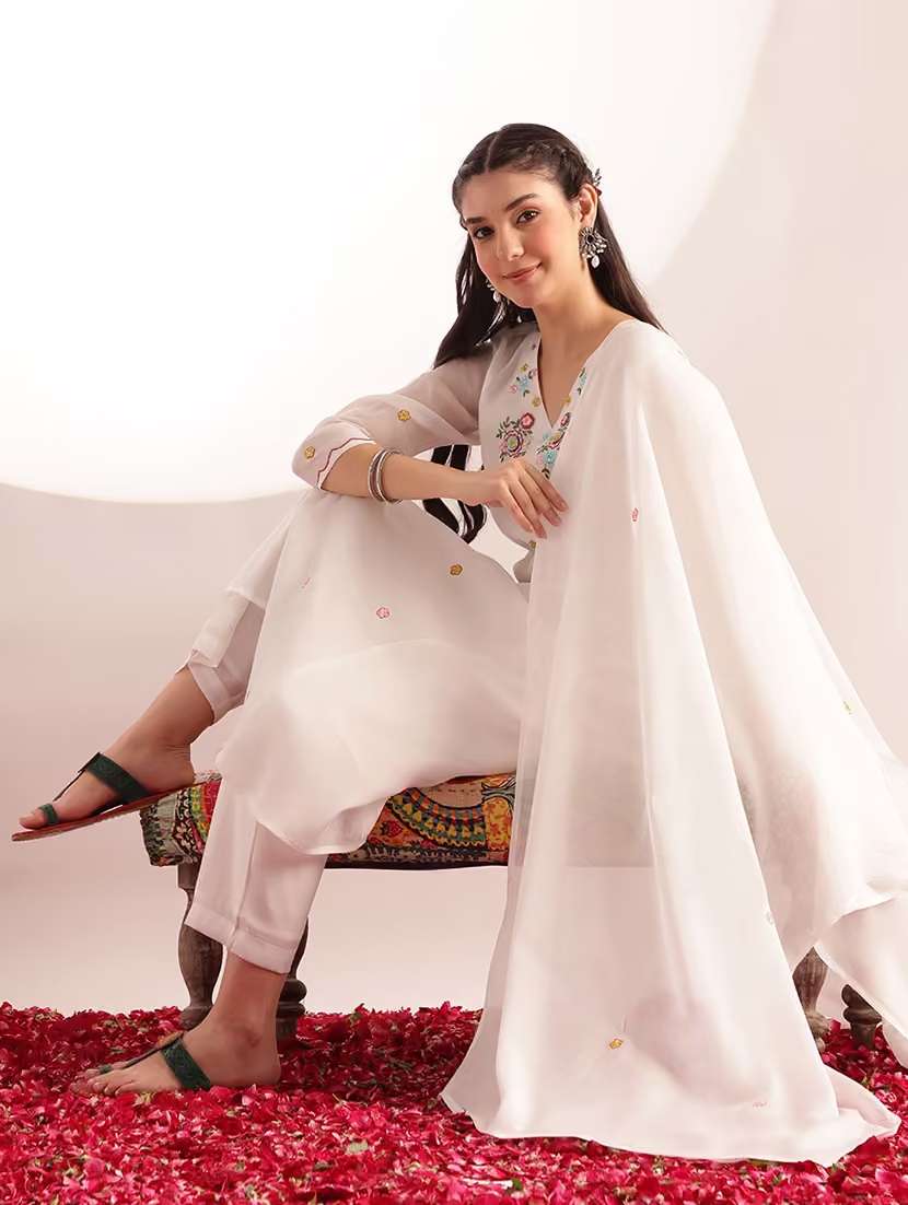 Women Embroidered Three Quarter Sleeves Kurta Pant Set With Dupatta - 22540269 -  Standard Image - 2