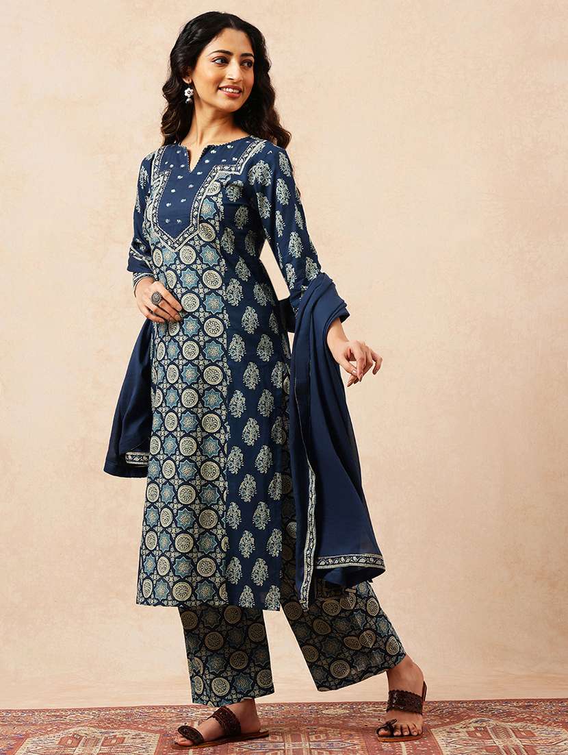women printed three quarter sleeves kurta pant set with dupatta - 22540280 -  Standard Image - 2