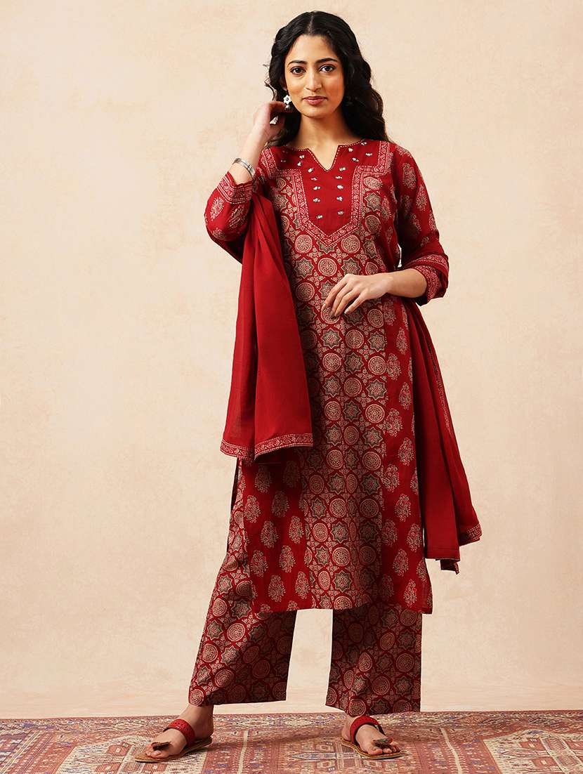 women printed three quarter sleeves kurta pant set with dupatta - 22540281 -  Standard Image - 2