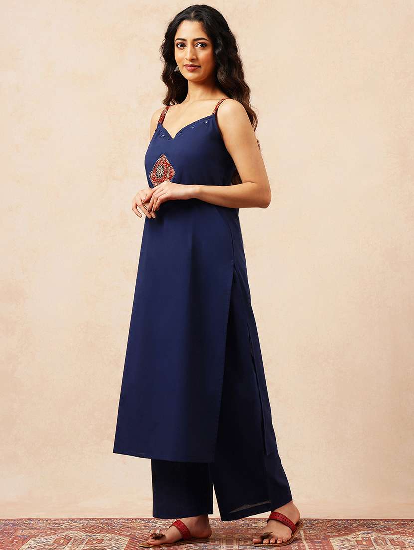 Women Embroidered Shoulder Strap Kurta Pant Set - 22540347 -  Standard Image - 2