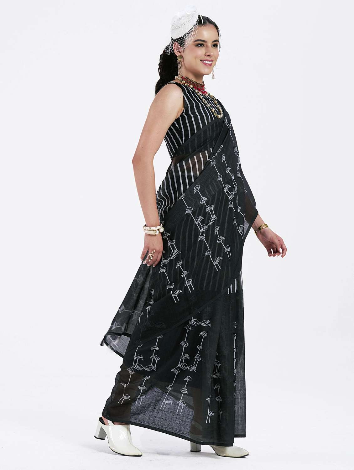 Women Printed Casual Wear Saree With Blouse - 22540887 -  Standard Image - 2
