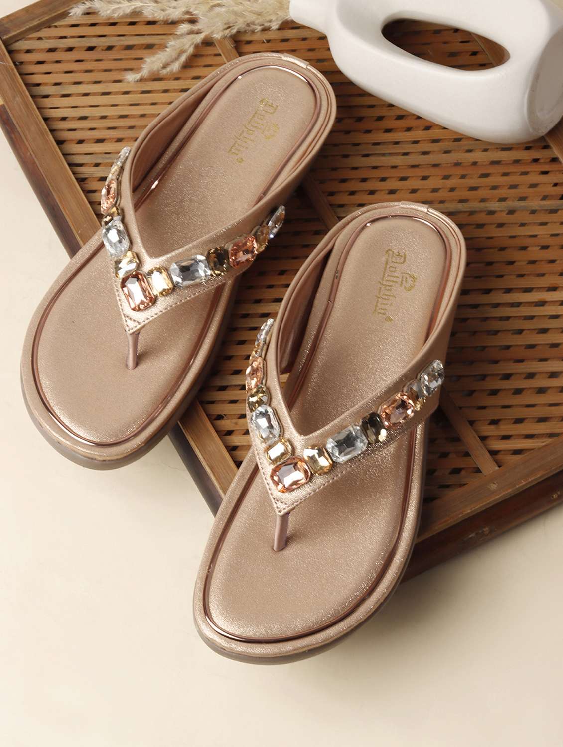 women embellished toe separator flat
