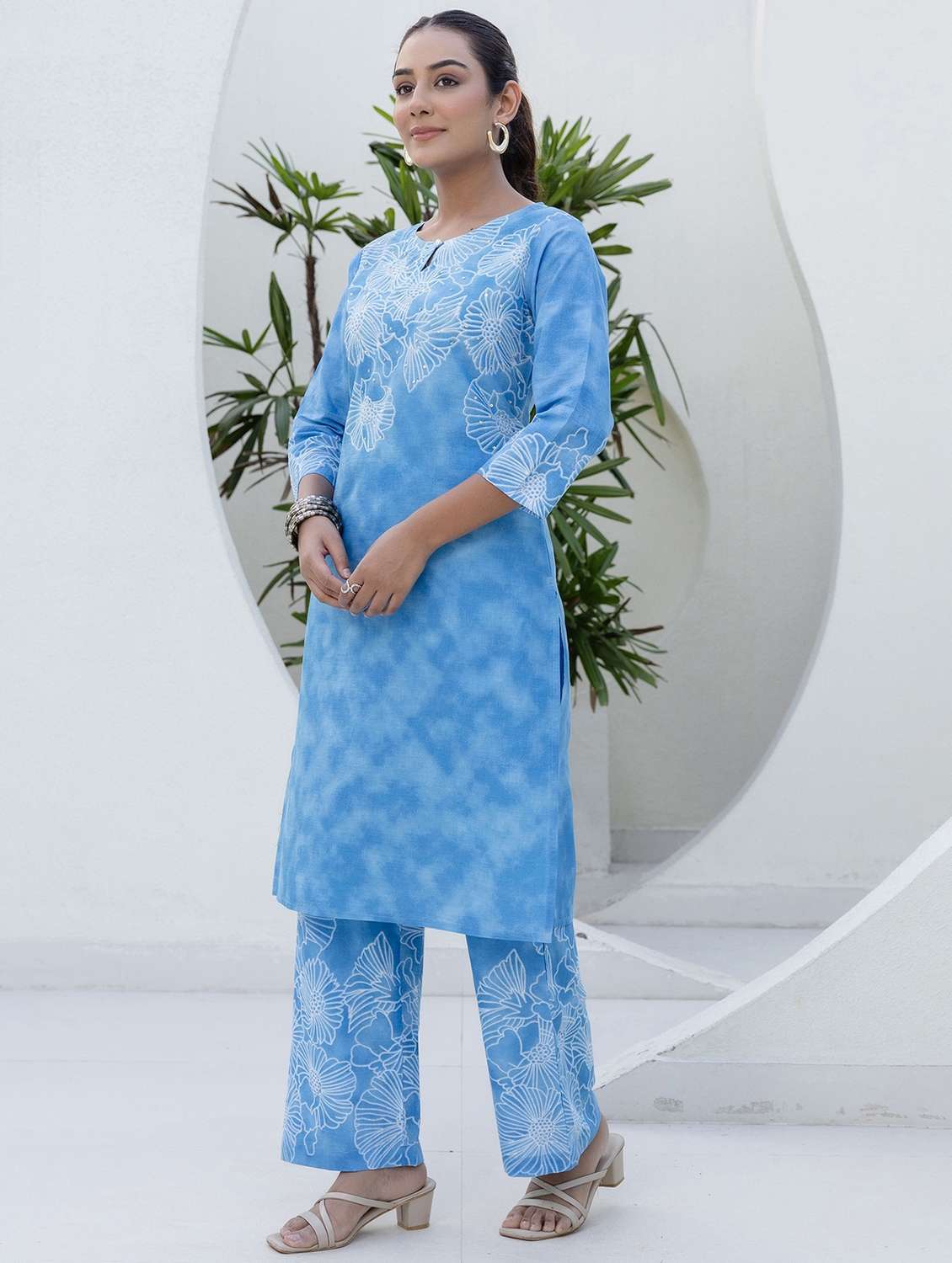 Women Printed Three Quarter Sleeve Kurta Palazzo Set - 22541987 -  Standard Image - 2