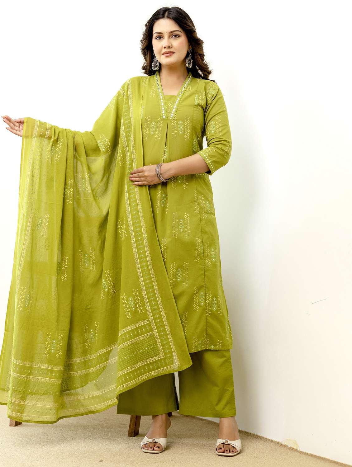 women printed three quarter sleeve kurta palazzo with dupatta set - 22542005 -  Standard Image - 2