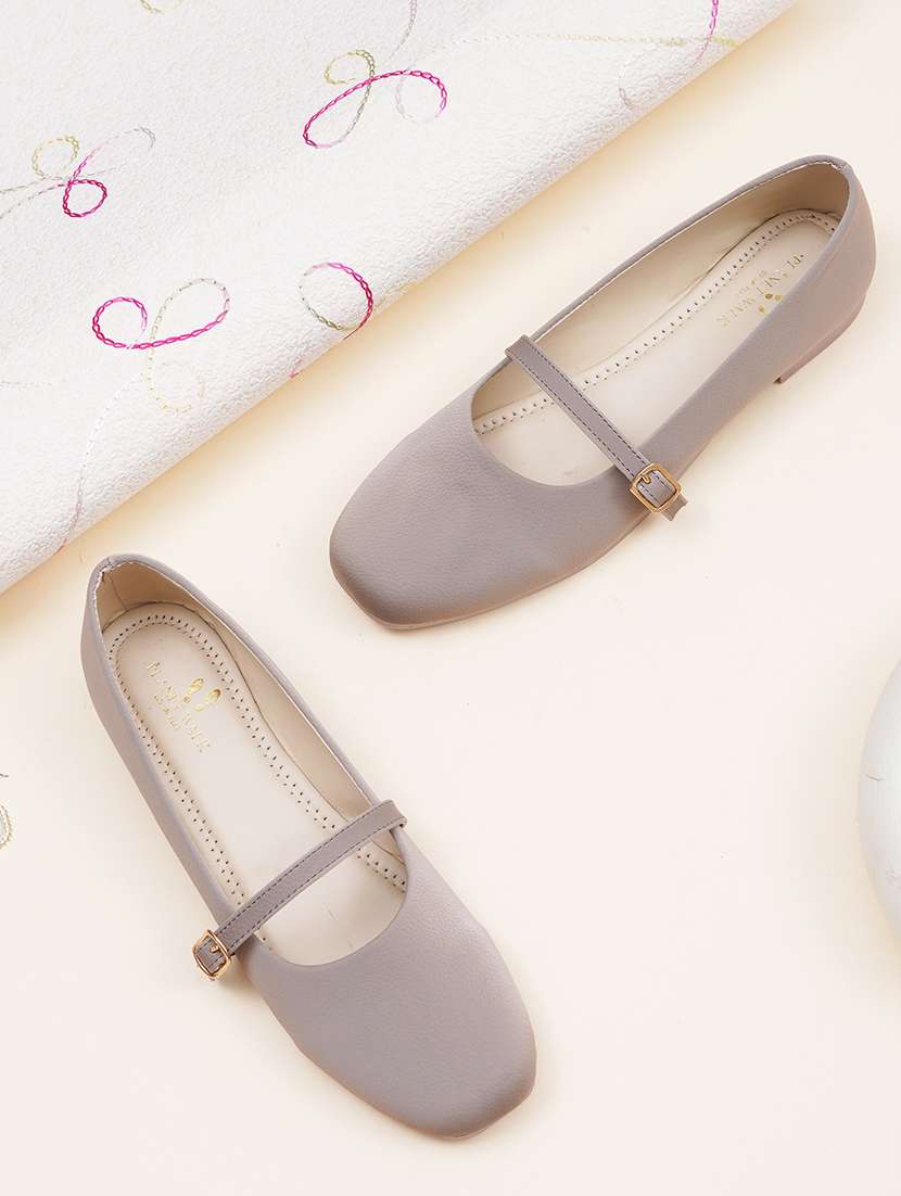 women solid slip on ballerina