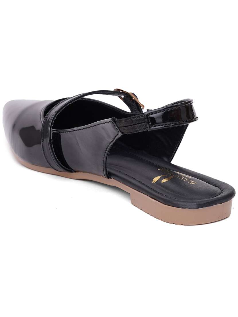 Women Solid Back Strap Flat Sandal - 22542164 -  Standard Image - 2