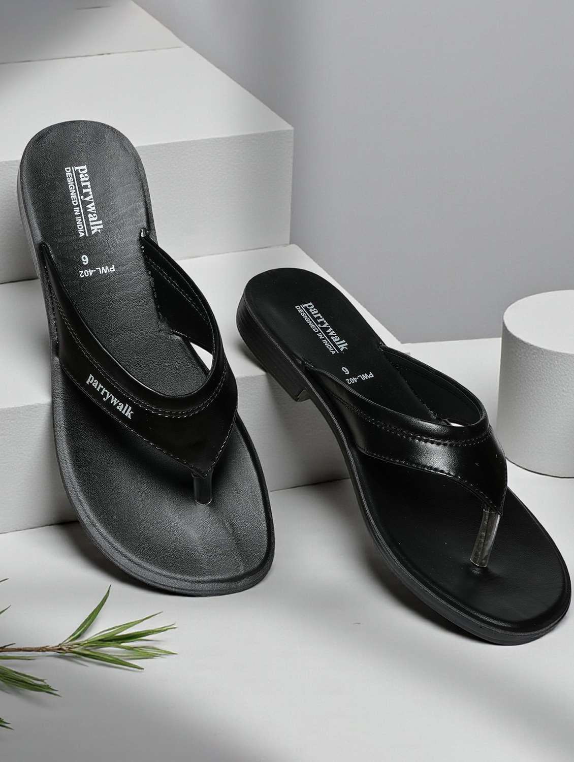 women solid toe separator flat sandal