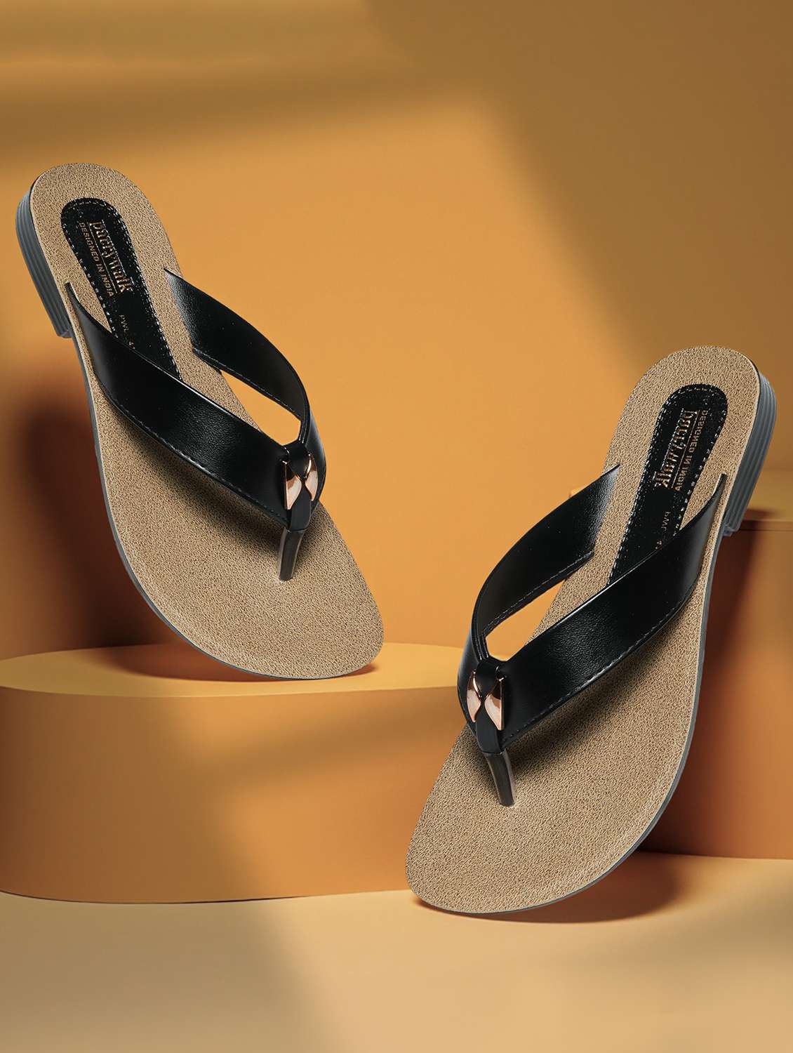 women solid toe separator flat sandal