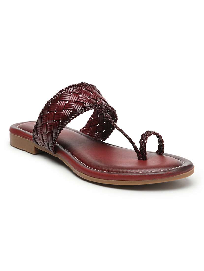 women textured one toe sandal