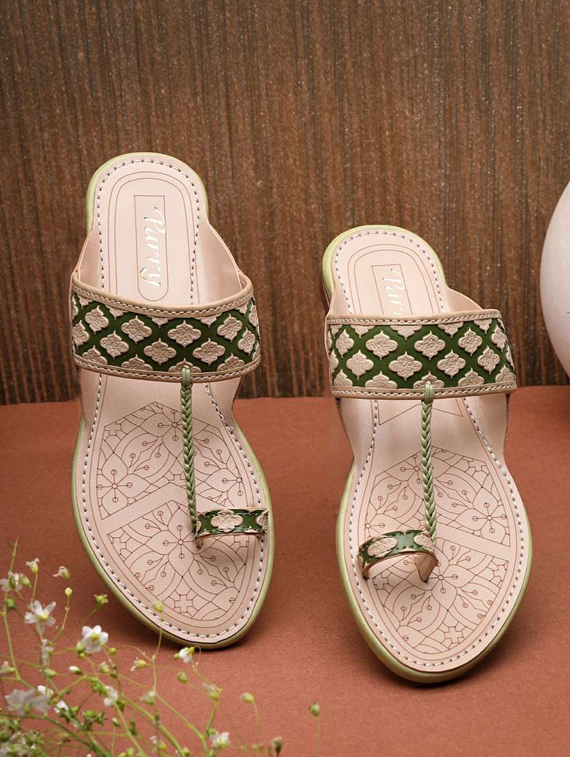 women textured one toe sandal