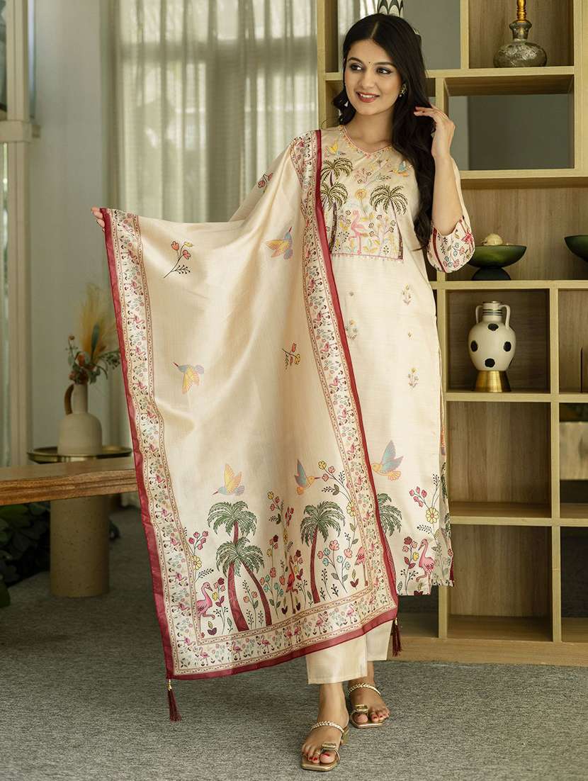 women printed three quarter sleeves kurta pant set with dupatta