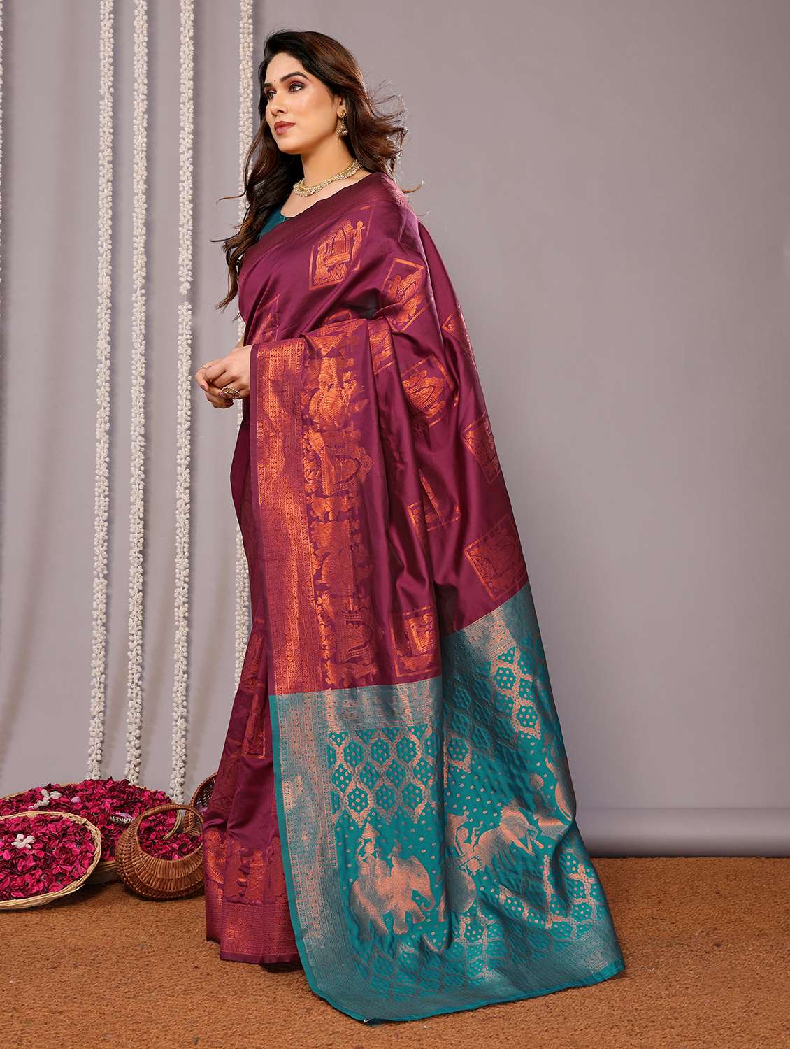Women Self Design Banarasi Saree With Blouse - 22543854 -  Standard Image - 2