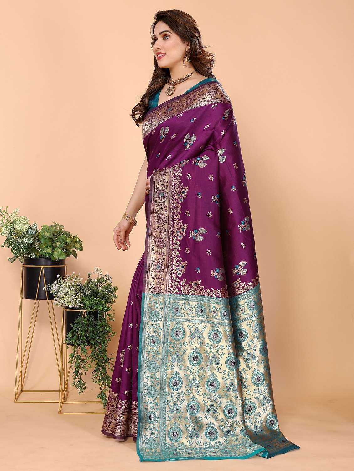 Women Self Design Banarasi Saree With Blouse - 22543868 -  Standard Image - 2
