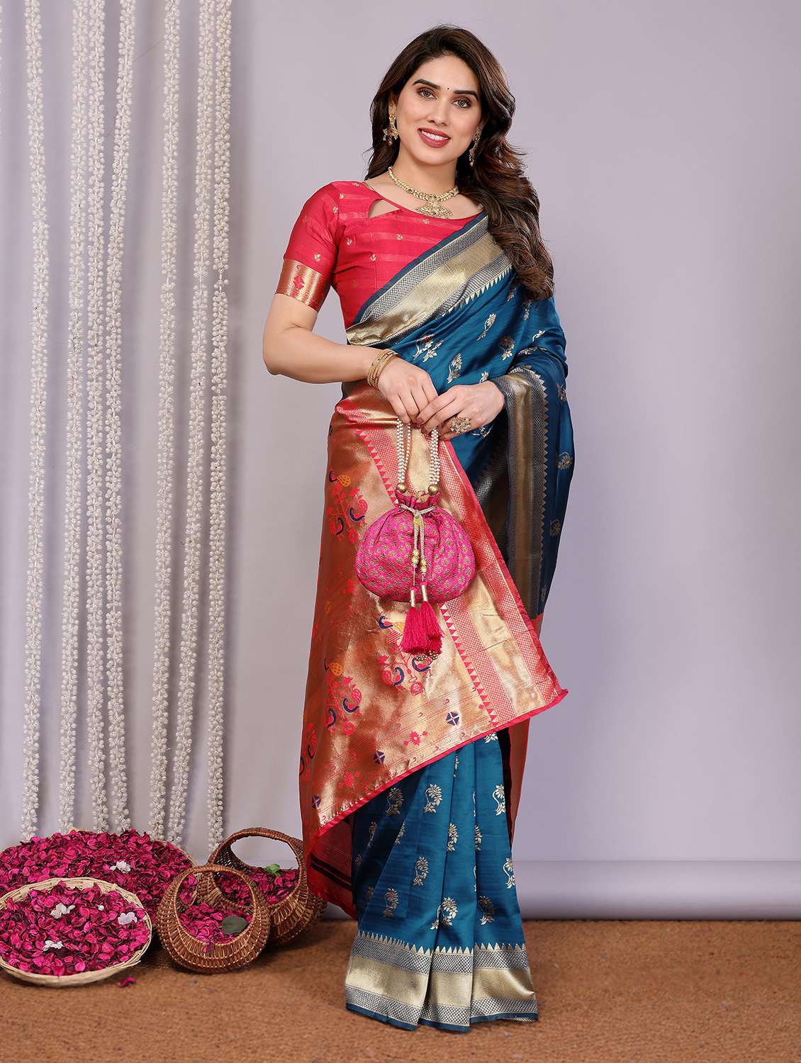 Women Self Design Banarasi Saree With Blouse - 22543872 -  Standard Image - 2