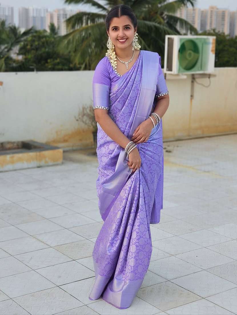 Women Self Design Banarasi Saree With Blouse - 22543879 -  Standard Image - 2