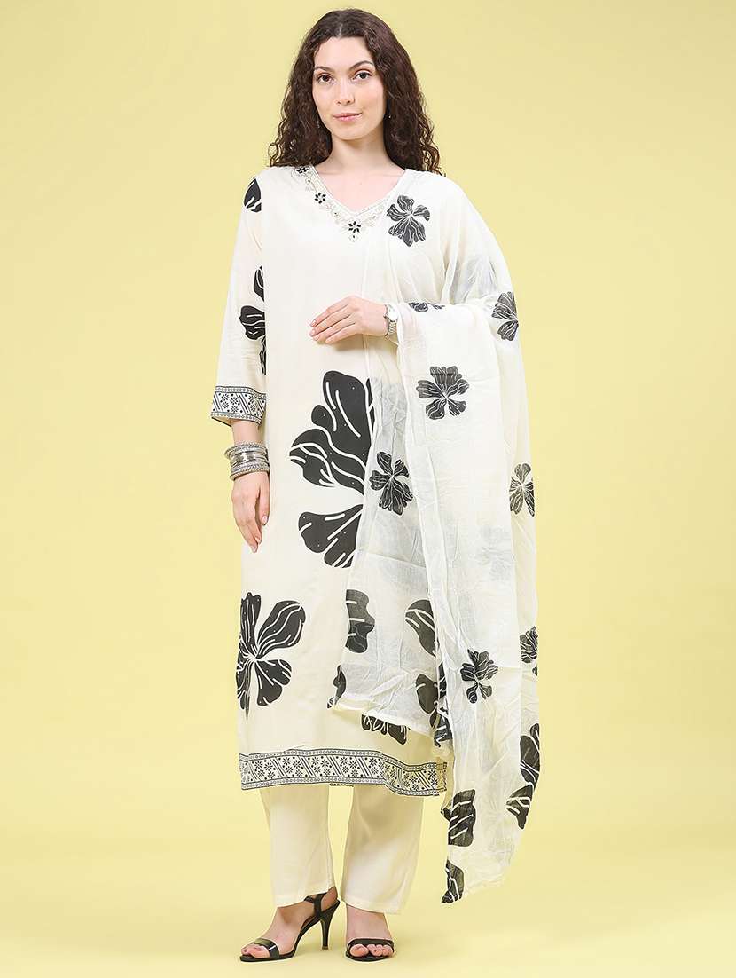 Women Printed Three Quarter Sleeves Kurta Pant Set With Dupatta - 22546264 -  Standard Image - 2
